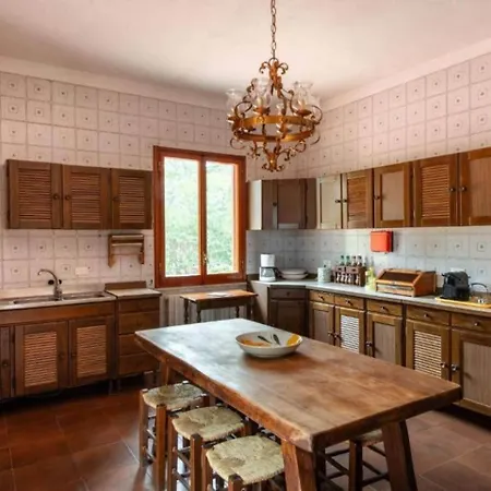 בית נופש With Pool, 15min To