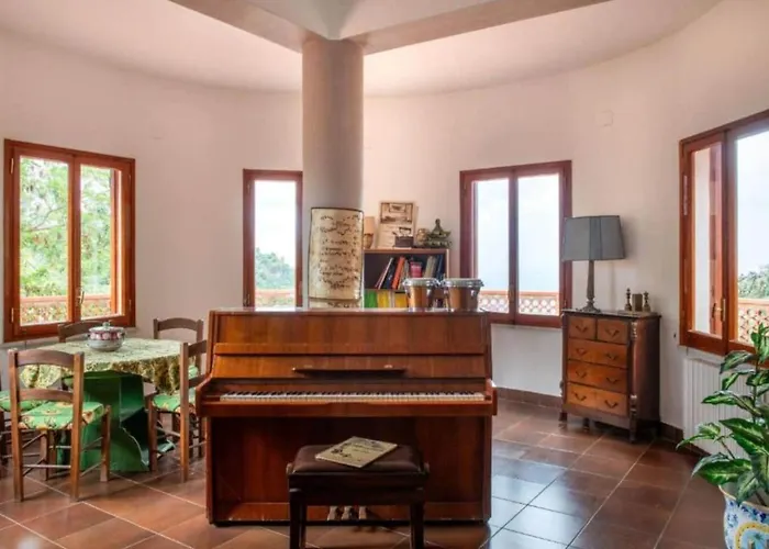 בית נופש With Pool, 15min To