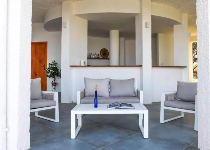 With Pool, 15min To צ'פאלו